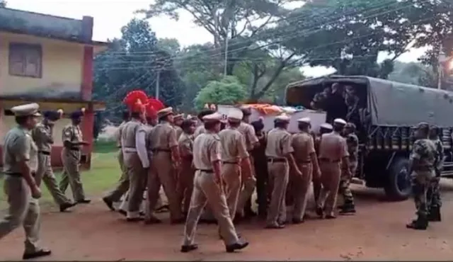 ଭୁବନେଶ୍ୱରରେ ପହଞ୍ଚିଲା ସହିଦ ଯବାନ ପ୍ରତାପ ପରିଡାଙ୍କ ପାର୍ଥିବ ଶରୀର । ଆଜି ଜନ୍ମମାଟି ପୁରୀ ଗୋପକୁ ଯିବ ମରଶରୀର ।