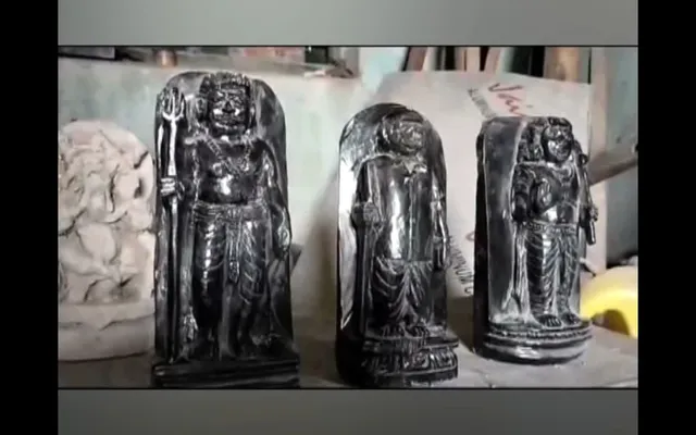 କଳାମୁଗୁନି ପଥର କାରିଗରି ପାଇଁ ଏହି ଗାଁର ରହିଛି ପ୍ରସିଦ୍ଧି । ବଜାର ବ୍ୟବସ୍ଥା ଓ ପ୍ରୋତ୍ସାହନ ଅଭାବରୁ ବେଉସା ହରାଇଲେଣି କାରିଗର