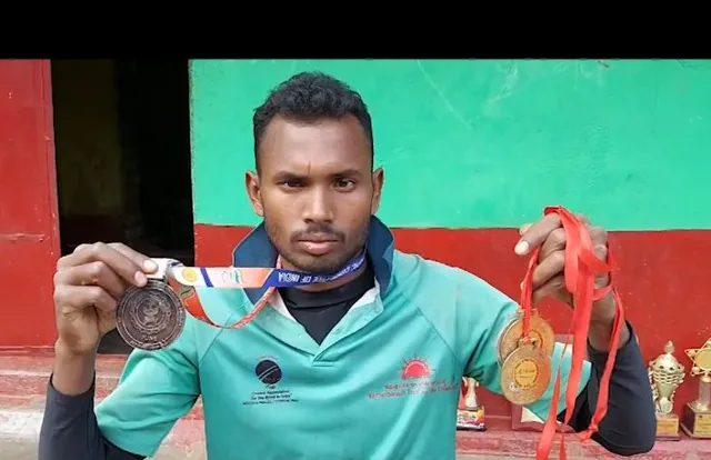 କନକ ନ୍ୟୁଜ୍ ପ୍ରଭାବ ।  ଦୃଷ୍ଟି ବାଧିତ ପାରା ଆଥଲେଟ ନିକଟରେ ପହଚିଛି ନବରଙ୍ଗପୁର ପ୍ରଶାସନ । ସହାୟତା ପାଇଁ ଦେଲେ ପ୍ରତିଶ୍ରୁତି ।