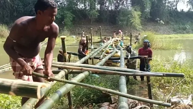 ୧୨ ବର୍ଷ ହେଲା ବାଉଁଶ ପୋଲ ପାଲଟିଛି ଭରସା । ବିରୋଧ ପାଇଁ ସଜବାଜ ହେଲେଣି ଗାଁ ଲୋକ ।