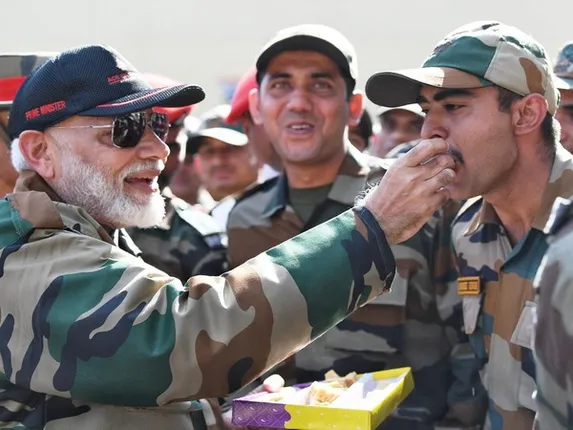 ଯବାନଙ୍କ ସହ ସୀମାରେ ଦୀପାବଳି ପାଳିବେ ମୋଦୀ: ଜାମ୍ମୁକାଶ୍ମୀରର ଅଖନୋରରେ ଯବାନଙ୍କୁ ଜଣାଇବେ ଦୀପାବଳି ଶୁଭେଚ୍ଛା