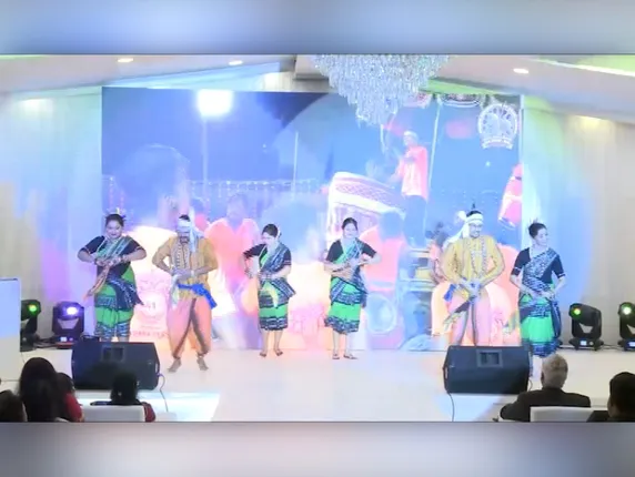 ସୁଦୂର ସାଉଦିଆରବରେ ଆୟୋଜିତ ହୋଇଛି ‘କଳିଙ୍ଗାନ୍ ଫେଷ୍ଟିଭାଲ’ । ଅକ୍ଷୟ ମହାନ୍ତିଙ୍କ ଗୀତରେ ଝୁମିଲେ ଦର୍ଶକ ।