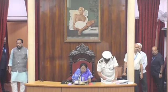 ୨ ଦିନର ଅଚଳାବସ୍ଥା ପରେ ସ୍ୱାଭାବିକ ହେଲା ଗୃହକାର୍ଯ୍ୟ । ସୁରୁଖୁରରେ ଚାଲିଛି ପ୍ରଶ୍ନକାଳ ।