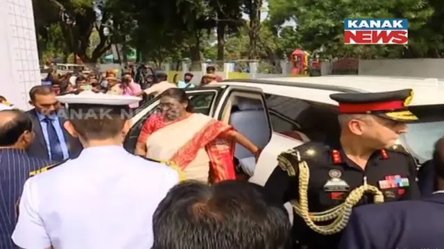 ବାରିପଦାରେ ରାଷ୍ଟ୍ରପତି । ସାନ୍ତାଳି ଲେଖକ ସଙ୍ଗଠନର ବାର୍ଷିକ ଉତ୍ସବରେ ହେଲେ ସାମିଲ ।