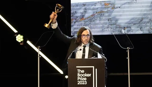 ଇଂରେଜ ଲେଖକ ପଲ୍ ଲିଞ୍ଚ ୨୦୨୩ ପାଇଁ ପାଇଲେ ସମ୍ମାନଜନକ ବୁକର୍ ପୁରସ୍କାର। ଉପନ୍ୟାସ '’ପ୍ରଫେଟ ସଙ୍ଗ’ ପାଇଁ ପାଇଲେ ପୁରସ୍କାର ।