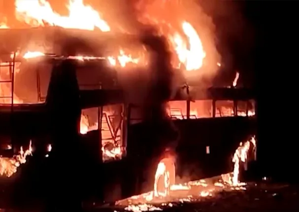 ହୁ ହୁ ହୋଇ ଜଳିଗଲା ଯାତ୍ରୀବାହୀ ବସ୍ । କୋଲକାତାରୁ ପାରାଦୀପ ଆସୁଥିବା ବସରେ ଭୟାବହ ଅଗ୍ନିକାଣ୍ଡ,  ଜଣଙ୍କର ମୃତ୍ୟୁ, ୩୦ ଯାତ୍ରୀ ଆହତ ସୂଚନା
