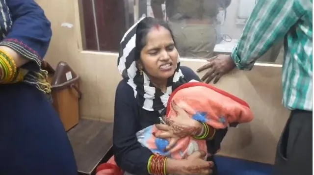 ହସ୍ପିଟାଲରେ ନଥିଲେ ଡାକ୍ତର । କମ୍ପାଉଣ୍ଡରଙ୍କ ହେଭି ଡୋଜ୍ ଔଷଧରେ ଶିଶୁର ମୃତ୍ୟୁ । 