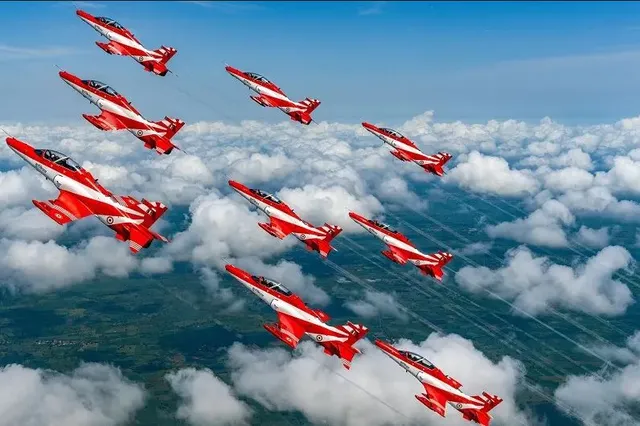 ରବିବାର କ୍ରିକେଟ୍ ବିଶ୍ୱକପ୍ ପାଇଁ ମହାମୁକାବିଲା । ପ୍ରଦର୍ଶୀତ ହେବ ଭାରତୀୟ ବାୟୁସେନାର ସୂର୍ଯ୍ୟକିରଣ ଏୟାର ସୋ’ ।