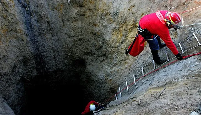 ଦକ୍ଷିଣ ଆଫ୍ରିକା ଖଣି ଦୁର୍ଘଟଣା । ୬୫୦ ଫୁଟ ଉପରୁ  ଖସି ପଡିଲା ଲିଫ୍ଟ । ୧୧ ଜଣଙ୍କର ମୃତ୍ଯୁ  