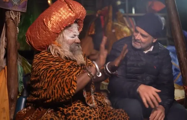 କେଦାରନାଥ ମୌନୀ ବାବାଙ୍କ ସହ କଂଗ୍ରେସ ନେତା ରାହୁଲ ଗାନ୍ଧୀ । ନିର୍ବାଚନ ପୂର୍ବରୁ ହିନ୍ଦୁଙ୍କ ମନ କିଣିବାକୁ ଚେଷ୍ଟା କରୁଥିବା ହେଉଛି ଚର୍ଚ୍ଚା ।