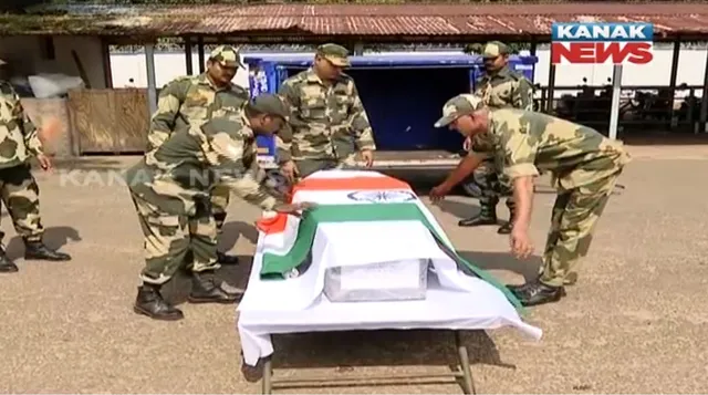 ଭୁବନେଶ୍ୱରରେ ପହଂଚିଲା ସହିଦ ପ୍ରକାଶ ଶିଅଳଙ୍କ ପାର୍ଥିବ ଶରୀର । ଗାଁରେ ଶୋକାକୂଳ ପରିବେଶ ।