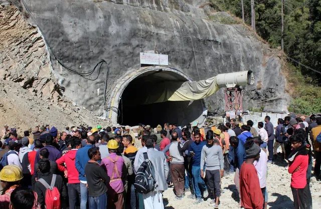 ୯ ଦିନ ହେଲା ମୃତ୍ୟୁର ସୁଡ଼ଙ୍ଗରେ ଫସିଛି ୪୧ ଜୀବନ । ଉଦ୍ଧାର କାମ ଜୋରଦାର କରିବାକୁ ମୋଦୀଙ୍କ ପରାମର୍ଶ ।ସଂଧ୍ୟା ସୁଦ୍ଧା ଚୂଡ଼ାନ୍ତ ରିପୋର୍ଟ ଦେବାକୁ ପିଏମଓର ନିର୍ଦ୍ଦେଶ ।