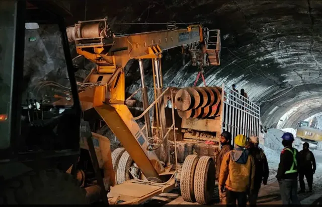 ଉତ୍ତରକାଶୀର ଟନେଲରେ ଫସିଥିବା ଶ୍ରମିକଙ୍କୁ ସୁରକ୍ଷିତ ଉଦ୍ଧାର ପାଇଁ ଚାଲିଛି ପ୍ରାଣମୂର୍ଚ୍ଛା ପ୍ରୟାସ । ଆହୁରି ଲାଗିବ ୨୬ରୁ ୩୦ ଘଣ୍ଟା ।