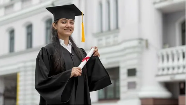 ବର୍ଷକରେ ପିଜି. ଏକକାଳୀନ ଦଇଟିି ଫୁଲ ଟାଇମ୍ କୋର୍ସ... ୟୁଜିସି କରିପାରେ ବଡ ପରିବର୍ତ୍ତନ ।