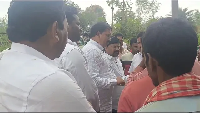 ହଟ୍ଟହଟ୍ଟା ହେଲେ ବିଜେଡି ବିଧାୟକ । ଜବାବ ମାଗିଲେ ଲୋକ, ପାର୍କ ଉଦଘାଟନ ନକରି ଫେରିଆସିଲେ ବିଧାୟକ ।