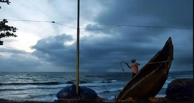 ବଙ୍ଗୋପସାଗରରେ ସକ୍ରିୟ ଲଘୁଚାପ । କିଛି ସମୟ ପରେ ନେଇପାରେ ଅବପାତର ରୁପ, ପ୍ରଭାବରେ ଆଜିଠୁ ରାଜ୍ୟରେ ବର୍ଷା ସମ୍ଭାବନା. ୧୭ ତାରିଖ ଯାଏଁ ମତ୍ସ୍ୟଜୀବୀଙ୍କୁ ସମୁଦ୍ର ମନା ।