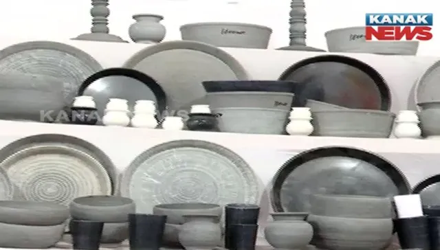 ମାର୍ବଲ ଓ ମୁଗୁନି ପଥରରେ ତିଆରି ହୋଇଛି ଚନ୍ଦନ ପେଡି, ଗ୍ଲାସ୍, ଥାଳି, ଦୀପ ଓ ଠାକୁର ବାସନ । କିଣିବା ପାଇଁ ଲୋକଙ୍କ ଜମୁଛି ଗହଳି