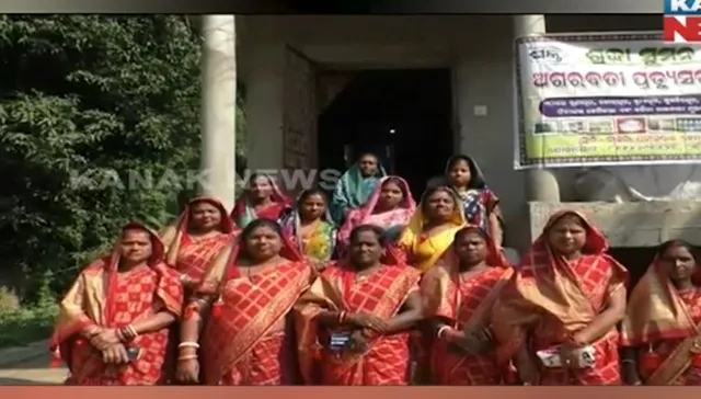 ଧୂପକାଠି ବ୍ୟବସାୟ କରି ସ୍ୱାବଲମ୍ବୀ ହେଲେ କେନ୍ଦ୍ରାପଡ଼ା ବାଛରା ଗାଁର ମହିଳା । ଘର କାମ ପରେ ଦିନକୁ ୪ରୁ ୫ ଘଂଟା କରୁଛନ୍ତି ପରିଶ୍ରମ