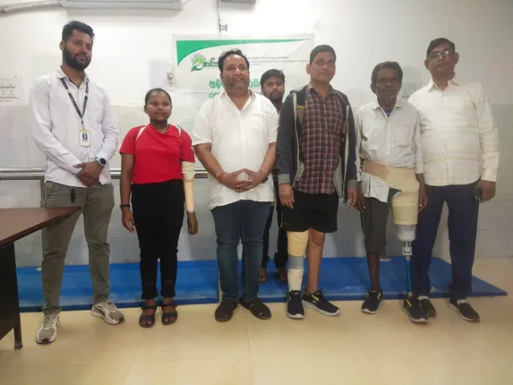 ‘ଓଡ଼ିଶା ମୋ ପରିବାର’ ର ମହତ୍ୱ କାର୍ଯ୍ୟ । ୩ ଭିନ୍ନକ୍ଷମଙ୍କୁ ଯୋଗାଇଦେଲେ କୃତ୍ରିମ ଅଙ୍ଗ