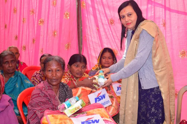 ଜେଏସଡବ୍ଲ୍ୟୁ ଫାଉଣ୍ଡେସନର ହୃଦୟସ୍ପର୍ଶୀ ପଦକ୍ଷେପ, ଘିଚାମୁରା ଗ୍ରାମ ପଞ୍ଚାୟତରେ ଶୀତବସ୍ତ୍ର ବଣ୍ଟନ