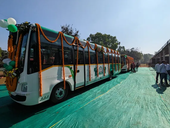 ଆଦିବାସୀ ଅଧ୍ୟୁଷିତ କୋରାପୁଟ ଜିଲ୍ଲାରେ ଗଡିଲା ସରକାରଙ୍କ ଲକ୍ଷ୍ମୀ ବସ୍ । ଯୋଜନାର ଶୁଭାରମ୍ଭ କଲେ ମୁଖ୍ୟମନ୍ତ୍ରୀ