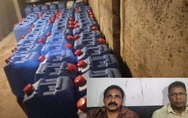 ବିଜେପି ନେତାଙ୍କ କଳା କାରନାମା । କୁକୁଡା ଫାର୍ମ ଭିତରେ ଚଳାଇଥିଲେ ଚୋରା ମଦ କାରବାର । ୧୪ ହଜାର ବୋତଲ ଜବତ କଲା ପୋଲିସ