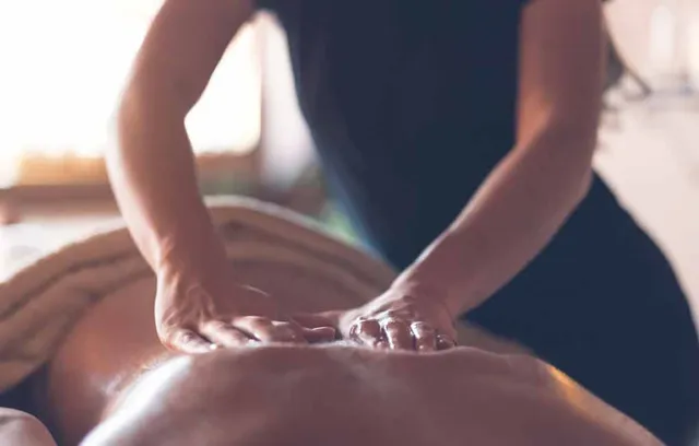 ରାଜଧାନୀରେ ମସାଜ ନାଁରେ ଚାଲିଥିଲା ସେକ୍ସ ରାକେଟ । ସାଧା ପୋଷାକରେ ଚଢ଼ାଉ କରି ପର୍ଦ୍ଦାଫାସ କଲା ପୋଲିସ