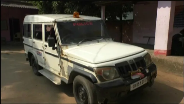 ଥାନା ଗାଡିର ହାଲତ ଖରାପ । ଠିକ୍ ସମୟରେ କାମ କରୁନି ପୋଲିସ ଭ୍ୟାନ୍ । ବାଇକରେ ଚଳିଯାଉଛି କାମ ।