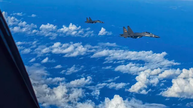 ତାଇୱାନ ଉପରେ ଆକ୍ରମଣ କରିବ କି ଚୀନ । ତାଇୱାନ ସୀମା ଅତିକ୍ରମ କଲା ଚୀନର ୮ ଯୁଦ୍ଧ ଜାହାଜ