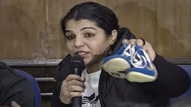 ଏବେ ମାନିବେ କି ପ୍ରତିବାଦକାରୀ କୁସ୍ତିଯୋଦ୍ଧା । କୁସ୍ତିସଂଘର ମାନ୍ୟତା ରଦ୍ଦ ଓ ନବ ନିଯୁକ୍ତ ଅଧ୍ୟକ୍ଷ ସଂଜୟ ସିଂଙ୍କ ନିଲମ୍ବନକୁ ସମର୍ଥନ କଲେ ସାକ୍ଷୀ ମଲ୍ଲିକ