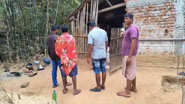 ବିଳମ୍ବିତ ରାତିରେ ଘରେ ପଶି ମହିଳାଙ୍କୁ ଗୁଳି ମାଡ । ଗୁରୁତର ଅବସ୍ଥାରେ ହସ୍ପିଟାଲରେ ଭର୍ତ୍ତି ମହିଳା ।