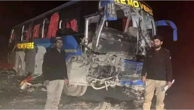 ଯାତ୍ରୀବାହୀ ବସ୍ ଉପରକୁ ଆଖିବୁଜା ଗୁଳିମାଡ କଲେ ଆତଙ୍କବାଦୀ । ୮ ମୃତ, ୨୬ଯାତ୍ରୀ ଆହତ