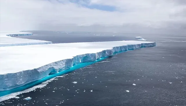 ଦୁନିଆର ସବୁଠୁ ବଡ ଆଇସବର୍ଗ: ଦୁନିଆର ସବୁଠୁ ବଡ ଆଇସବର୍ଗର ଆକାର ଜାଣି ଆପଣ ଆଶ୍ଚର୍ଯ୍ୟ ହୋଇଯିବେ ।