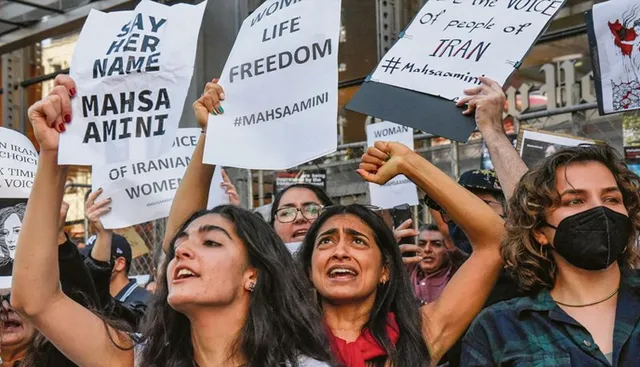 ଇରାନରେ ମହିଳାଙ୍କ ପ୍ରତି ଅତ୍ୟାଚାର ସୀମା ଟପିଲା ।  ହିଜାବକୁ ବିରୋଧ କରିବାରୁ ମହିଳାମାନଙ୍କୁ ଜେଲରେ  ବଳାତ୍କାର ଓ ଯୌନଶୋଷଣ ।