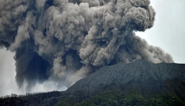 ଇଣ୍ଡୋନେସିଆରେ ଆଗ୍ନେୟଗିରି ଲାଭା ଉଦ୍‌ଗୀରଣ । ୧୧ ଜଣ ଲୋକ ପୋଡି ପାଉଁଶ ହୋଇଗଲେ