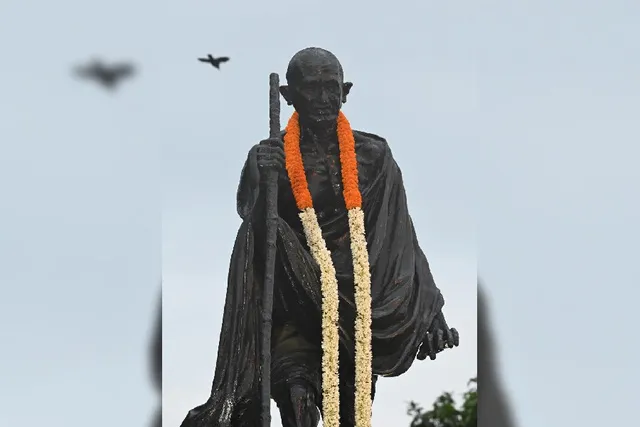 ଆଜି ମହାତ୍ମା ଗାନ୍ଧୀଙ୍କ ଶ୍ରାଦ୍ଧ ଦିବସ । ଆସନ୍ତା ନିର୍ବାଚନରେ ଅହିଂସାକୁ ଆଧାର କରି କଂଗ୍ରେସ ନିର୍ବାଚନ ମୈଦାନକୁ ଓହ୍ଳାଇବ ବୋଲି କହିଲେ ପିସିସି ସଭାପତି ।