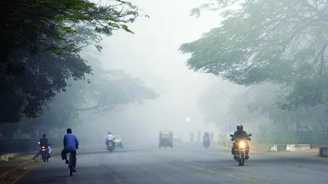 ଆଜି ରାଜଧାନୀରେ ଘନ କୁହୁଡି । ରାଜ୍ୟର ବିଭିନ୍ନ ସ୍ଥାନରେ କୁହୁଡି ସାଙ୍ଗକୁ ଶୀତ ଅନୁଭୂତ, ୨ଦିନ ପରେ ବଢିପାରେ ରାତି ତାପମାତ୍ରା