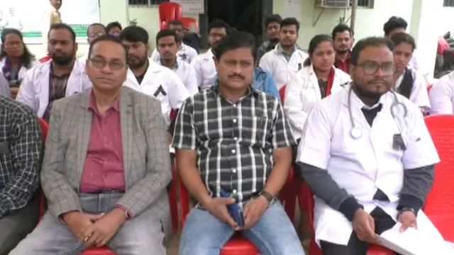 ସମୁହ ଛୁଟିରେ ପ୍ରାଣୀ ଚିକିତ୍ସକ । ୪ ଦଫା ଦାବି ନେଇ ଚାଲିଛି ଆନ୍ଦୋଳନ, ବଲାଙ୍ଗୀରରେ ପଶୁ ଡାକ୍ତରଙ୍କ ଧାରଣା