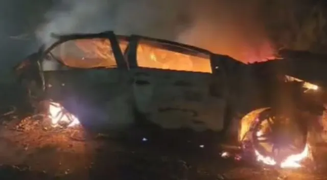 ଟ୍ରକ୍ ସହ ଧକ୍କା ହୋଇ ଜଳିଗଲା କାର୍ । ଚାଲିଗଲା ୪ ଜୀବନ, ଜଣେ ଗୁରୁତର ।