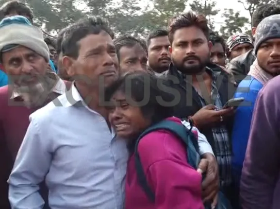 ଅସୁସ୍ଥ ବଡଭଉଣୀଙ୍କୁ ହସ୍ପିଟାଲ ନେଉଥିଲା ସାନଭଉଣୀ, ବସ୍ ଦୁର୍ଘଟଣାରେ ଚାଲିଗଲା ଜୀବନ । ସାନ ଭଉଣୀର ମୃତ୍ୟୁ ଖବର ଶୁଣି ବଡ ଭଉଣୀ ପୂରା ସ୍ତବ୍ଧ ।