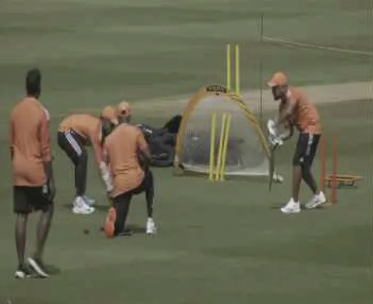 ଆଜିଠୁ ହାଇଦ୍ରାବାଦରେ ଭାରତ-ଇଂଲଣ୍ଡ ଟେଷ୍ଟ ଶୃଙ୍ଖଳା । କୋହଲି, ରାହାଣେ ଓ ପୂଜାରାଙ୍କ ବିନା ପଡିଆକୁ ଓହ୍ଲାଇବ ଭାରତ