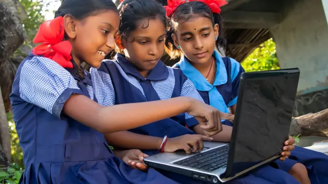 ଦେଶର ସମସ୍ତ ଶିକ୍ଷାନୁଷ୍ଠାନ ଆଞ୍ଚଳିକ ଭାଷାରେ ପ୍ରସ୍ତୁତ କରିବେ ଡିଜିଟାଲ ଅଧ୍ୟୟନ ସାମଗ୍ରୀ । କେନ୍ଦ୍ର ସରକାର ଦେଲେ ୩ ବର୍ଷ ସମୟ