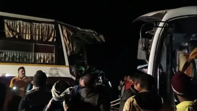 ଗଞ୍ଜାମ ଧରାକୋଟ ଢଉଗାଁ ନିକଟରେ ଦୁଇ ବସ୍ ମୁହାଁମୁହିଁ ଧକ୍କା । ଜଣେ ମୃତ, ୧୦ରୁ ଉର୍ଦ୍ଧ୍ୱ ଯାତ୍ରୀ ଆହତ । ଗୁରୁତରଙ୍କୁ ବ୍ରହ୍ମପୁର ମେଡିକାଲ ସ୍ଥାନାନ୍ତର ।