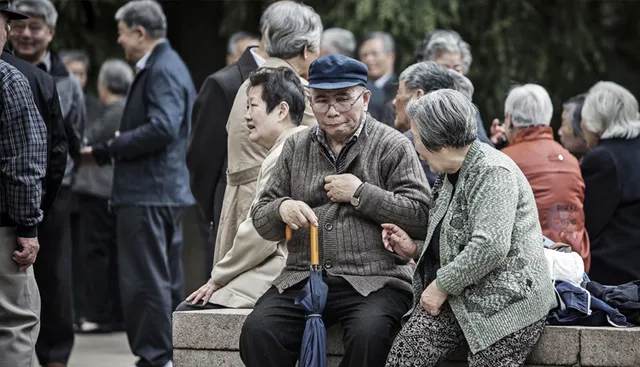 କ୍ରମାଗତ ଭାବରେ ବାର୍ଦ୍ଧକ୍ୟ ଆଡକୁ ଗତି କରୁଛି ଚୀନ୍‌ର ଜନସଂଖ୍ୟା ।   ଜିନପିଙ୍ଗଙ୍କ ସମସ୍ୟା