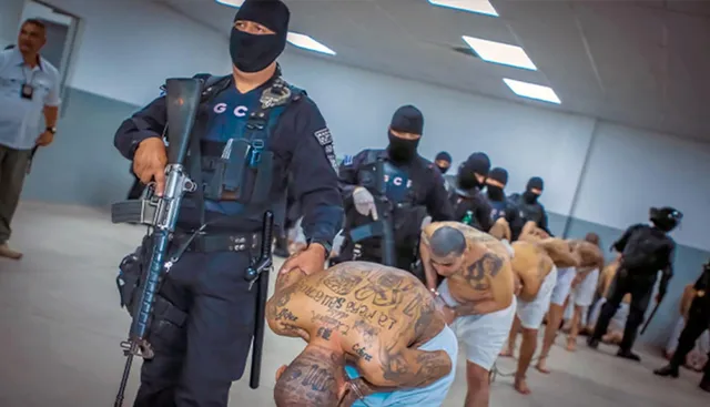 ଦୁନିଆର ସବୁଠୁ କୁଲ୍ ଶାସକ ।  ସିଂହାସନ ଆରୋହଣ କରିବା ମାତ୍ରେ ୭୫,୦୦୦ ହତ୍ୟାକାରୀଙ୍କୁ ଜେଲରେ ଭର୍ତ୍ତି କରିଦେଲେ । ଲୋକମାନେ ବି ଖୁସ୍