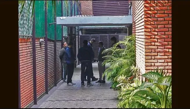 ହେମନ୍ତ ସୋରେନଙ୍କ ଘରେ ପହଞ୍ଚିଲା ଇଡି । ଜମି ଦୁର୍ନିତି ମାମଲାରେ କରିବ ପଚରାଉଚରା । ମୁଖ୍ୟମନ୍ତ୍ରୀଙ୍କ ଘର ବାହାରେ କଡ଼ା ସୁରକ୍ଷା ।