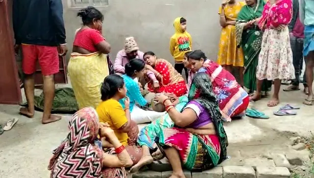 ହାତୀ ନେଲା ଜୀବନ । ଗାଧୋଇବାକୁ ନଦୀକୁ ଯାଇଥିବାବେଳେ ଦଳିଦେଲା ଦନ୍ତା ।