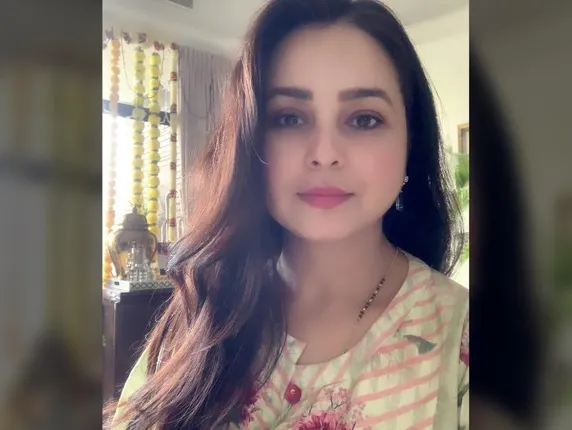 ନୀତିଶଙ୍କ ଉପରେ ବର୍ଷିଲେ ଲାଲୁ ଯାଦବଙ୍କ ଝିଅ ରୋହିଣୀ । କହିଲେ ଅଳିଆ ପୁଣି ଅଳିଆ ଗଦାକୁ ଗଲା ।