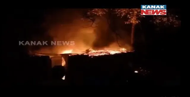 ଏକାଧିକ ସ୍ଥାନରେ ଭୟାବହ ଅଗ୍ନିକାଣ୍ଡ । ନିଆଁରେ ପୋଡିଗଲା ନଗଦ ଟଙ୍କା ସହ ଲକ୍ଷାଧିକ ଟଙ୍କାର ସମ୍ପତ୍ତି ।