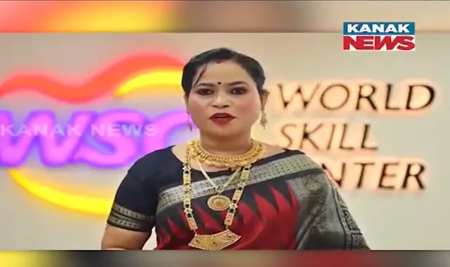 ବ୍ରାଇଡାଲ ମେକଅପ୍ ଶିଖୁଛନ୍ତି ଏସଏଚଜି ମହିଳା । ମାଗଣାରେ ଦିଆଯାଉଛି ପ୍ରଶିକ୍ଷଣ ।